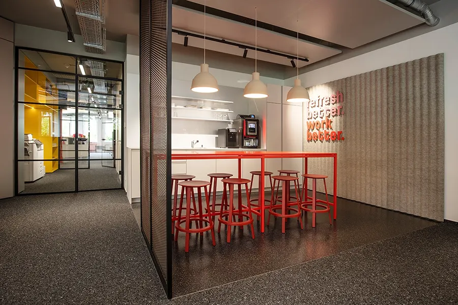 Kaffeevollautomat von fresh at work Ansicht von dem fresh at work Kaffeevollautomaten in einem Büro